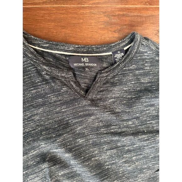 Men’s Long Sleeve Neck Slit Shirt - Picture 3 of 5